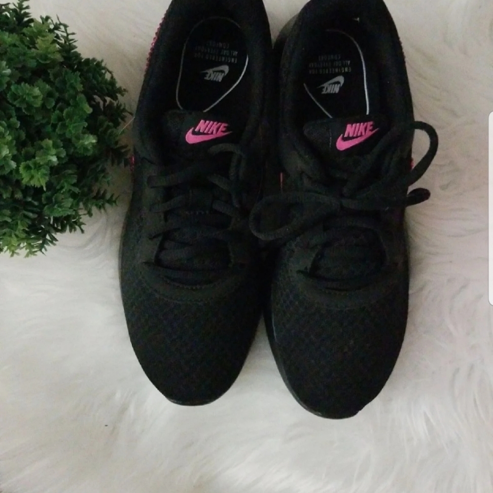 💗New Black and Pink Bling Nike Tanjun💗 - Picture 5 of 7